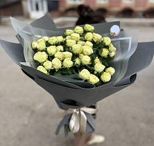 Букет Белые кустовые розы Солинеро в Барсуках