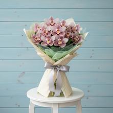 Букет цветов из:  Орхидеи и Розы в Барсуках