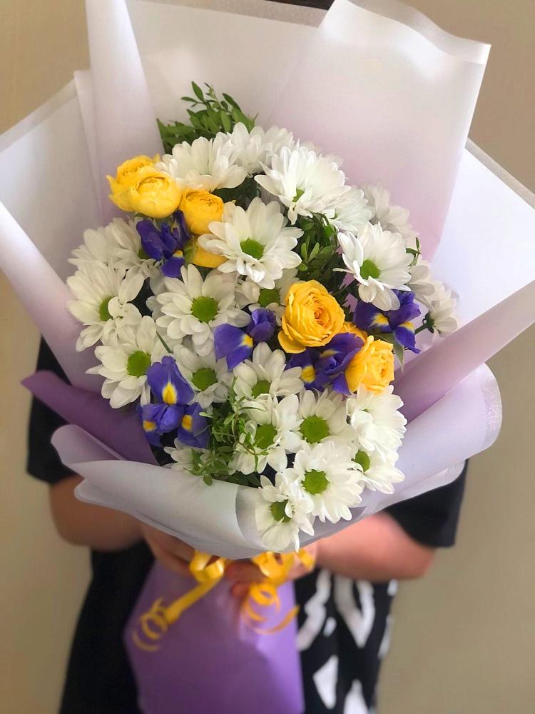 Букет цветов из: Ирисы, Хризантемы и Розы в Барсуках