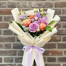 Букет цветов из:  Лизиантусы и Розы в Барсуках